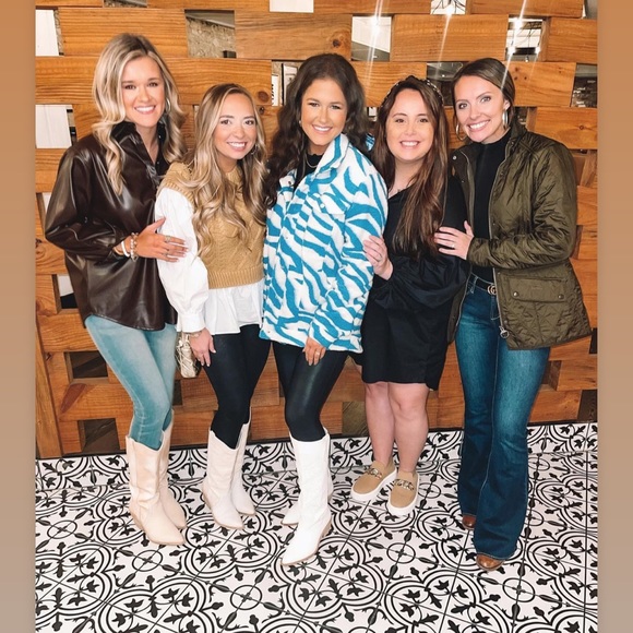 Meet your Posher, Tayler - Picture 4 of 4